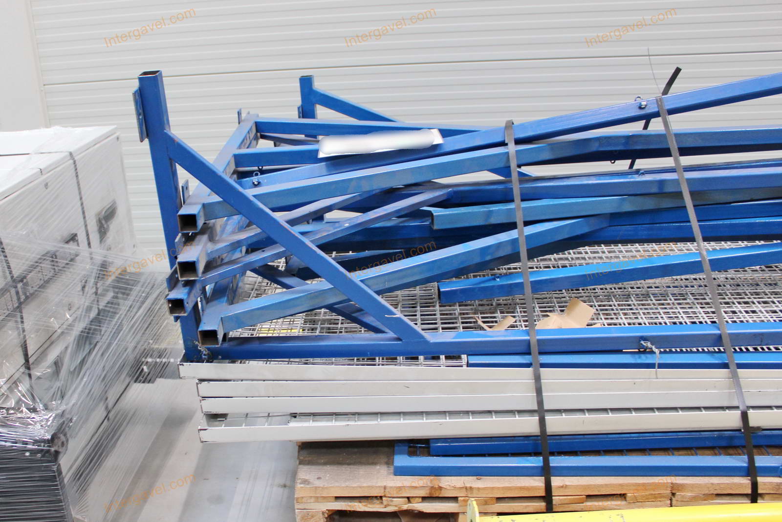 Bontott térelválasztó kerítés és oszlopok 6