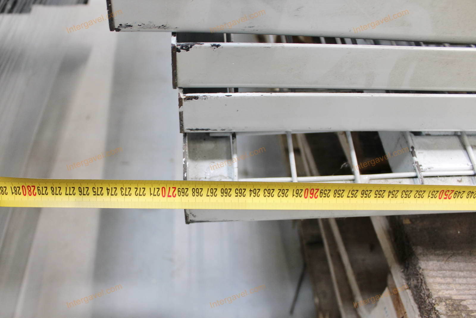 Bontott térelválasztó kerítés és oszlopok 12