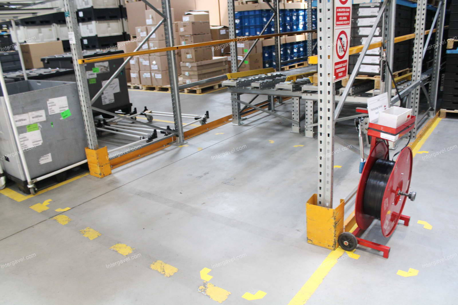 Görgős átfutó állvány 11