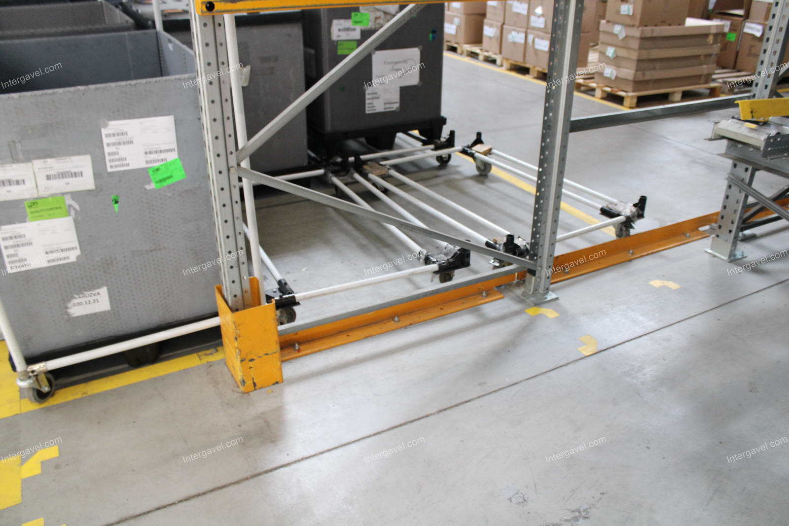 Görgős átfutó állvány 12