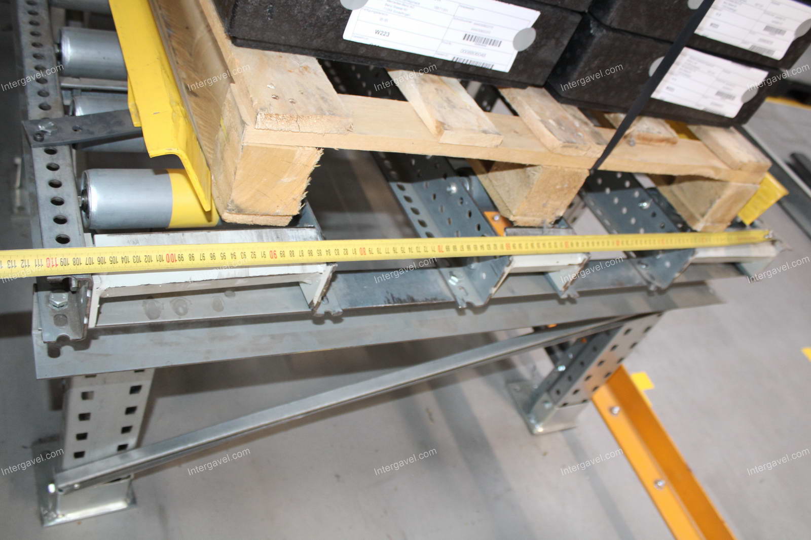 Görgős átfutó állvány 16