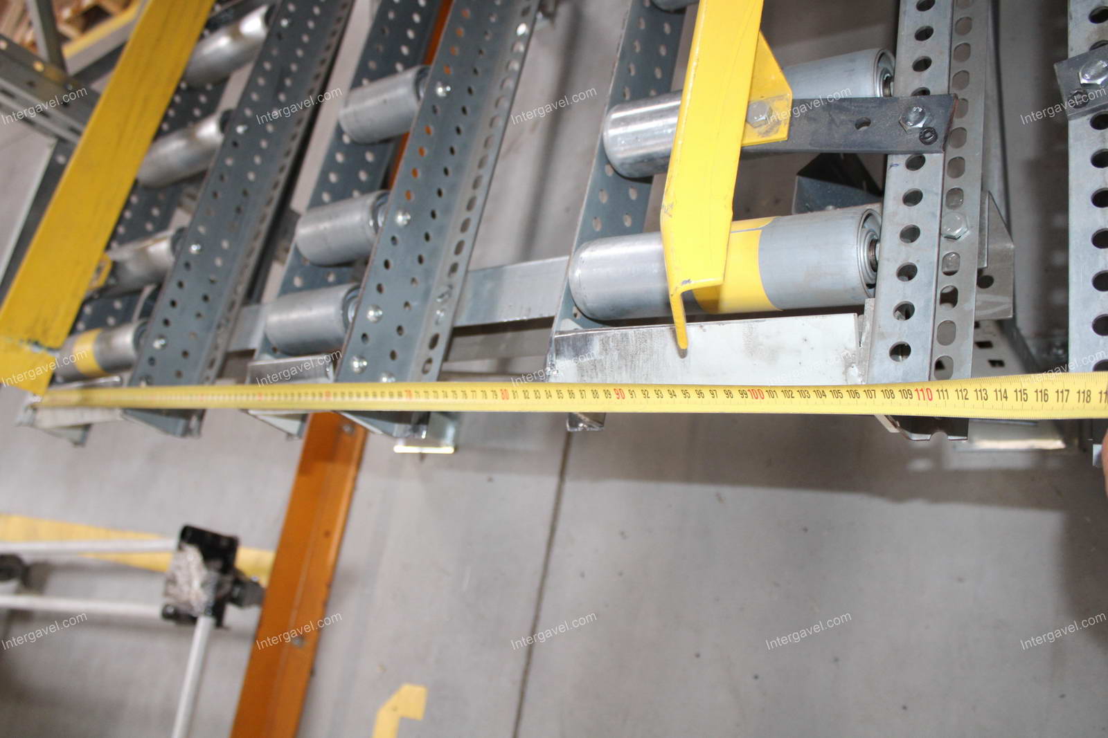 Görgős átfutó állvány 17