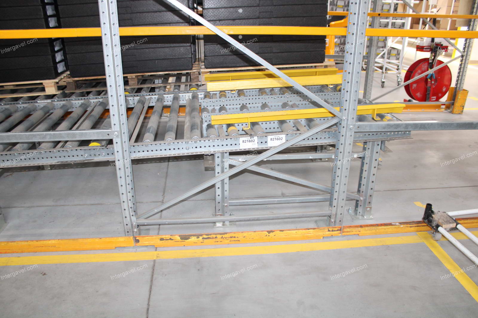 Görgős átfutó állvány 23