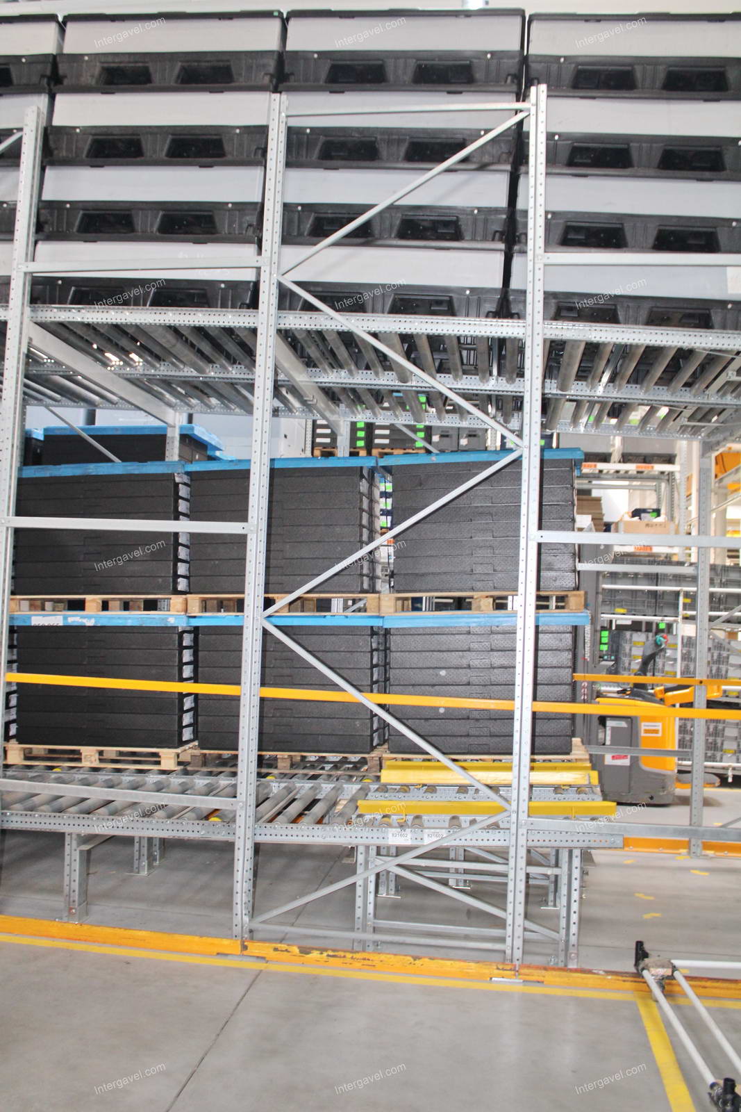 Görgős átfutó állvány 26