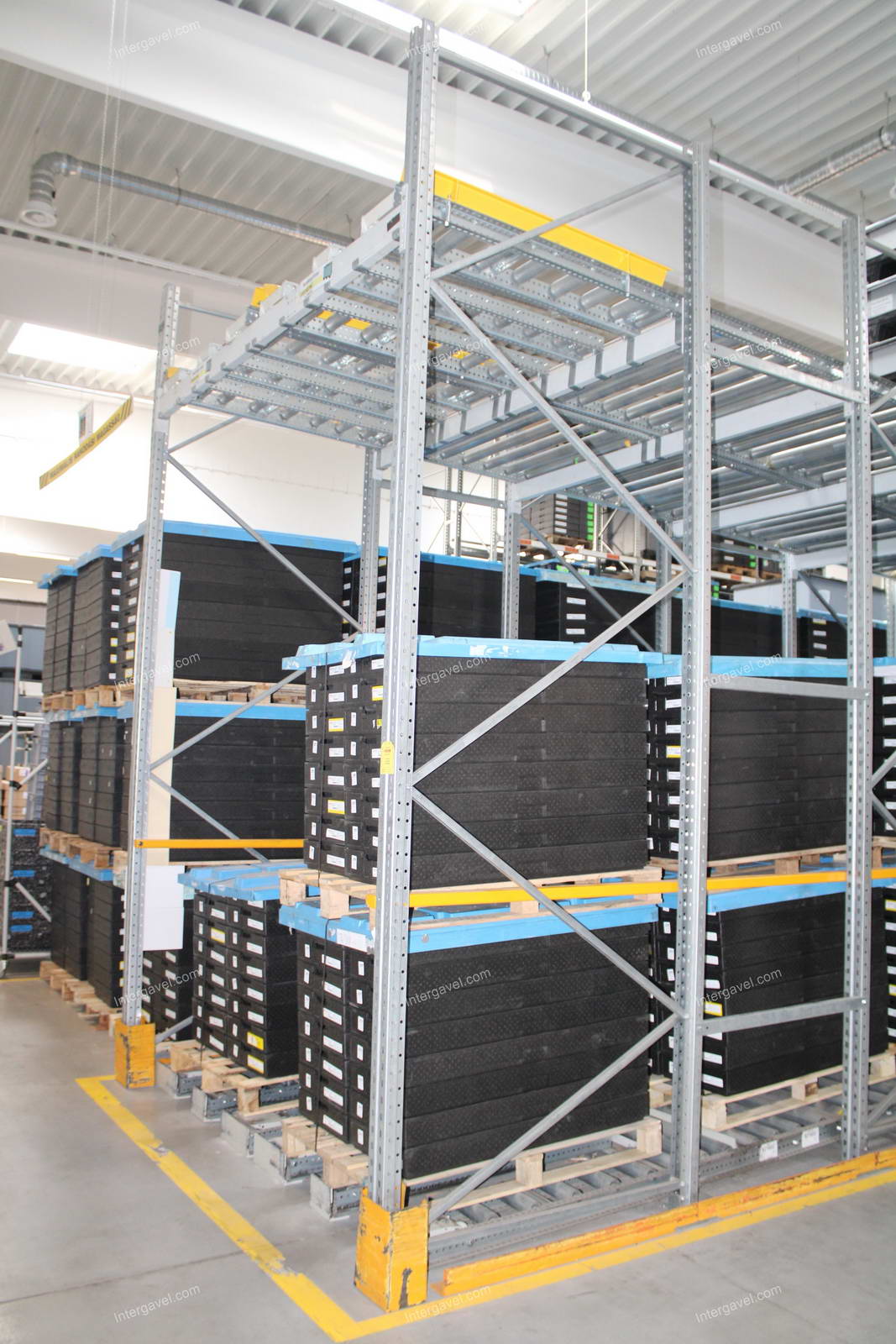 Görgős átfutó állvány 28