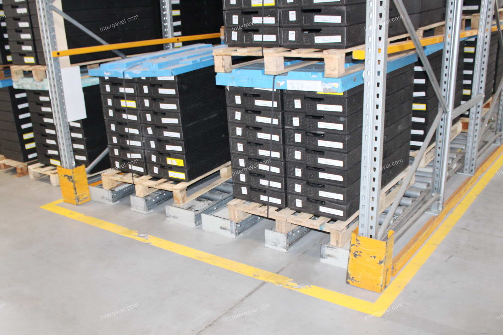 Görgős átfutó állvány 29