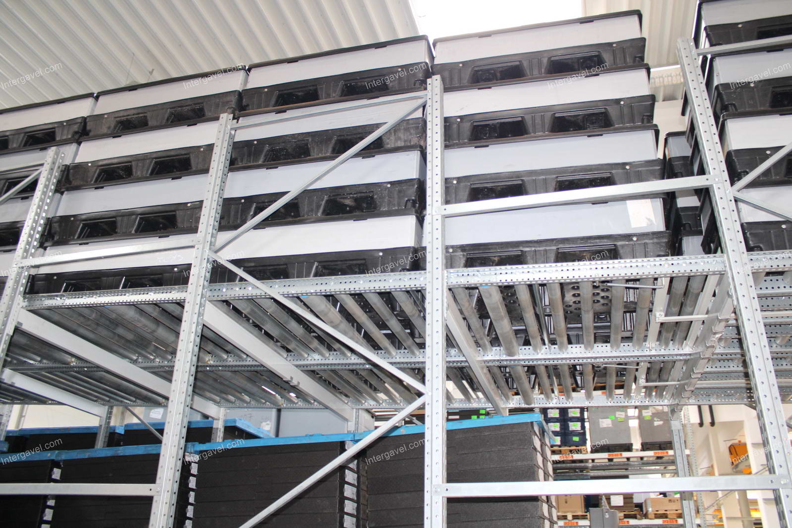 Görgős átfutó állvány 34