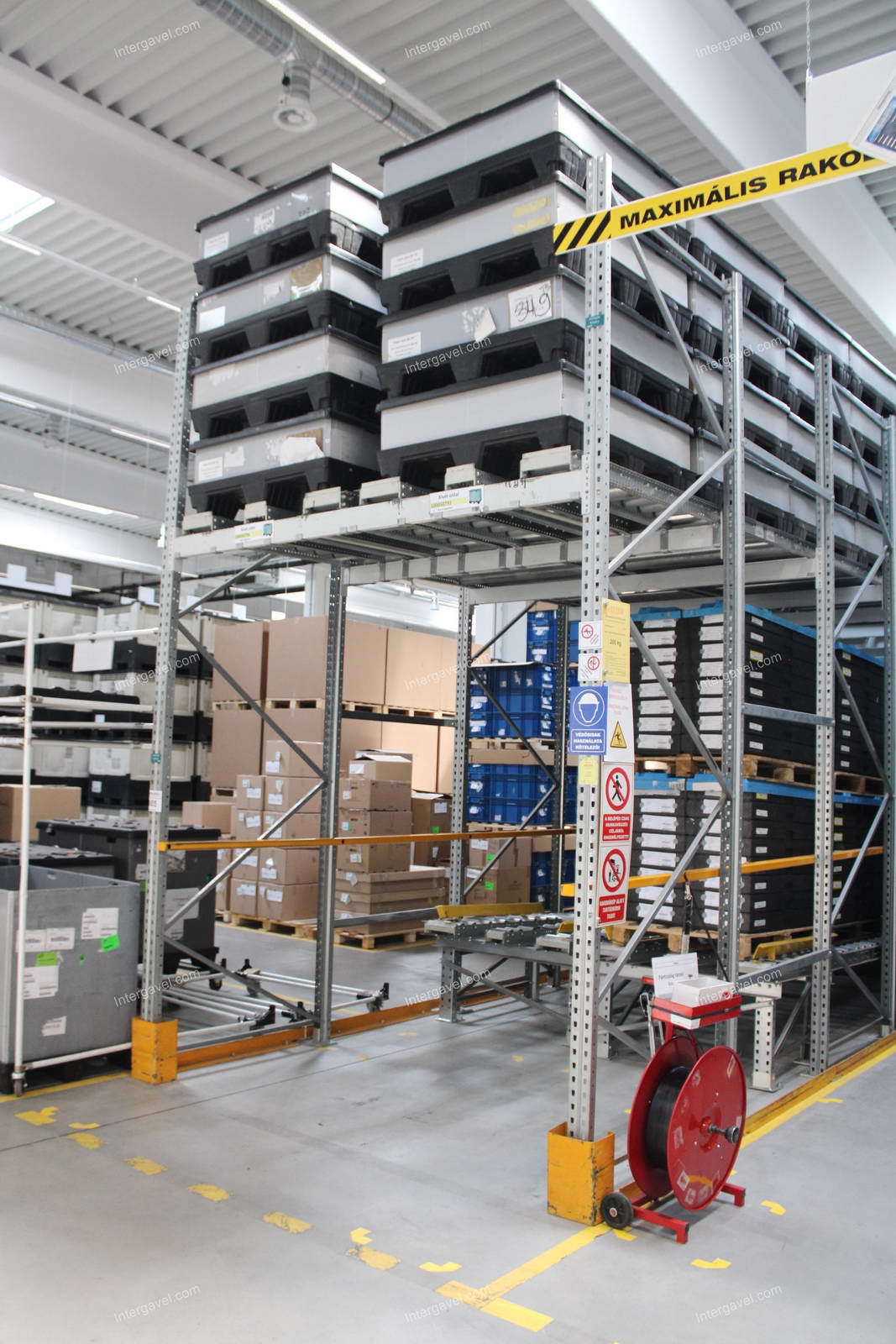 Görgős átfutó állvány 37