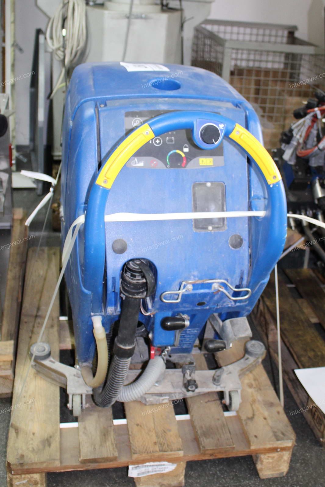 Padlósúroló gép 4