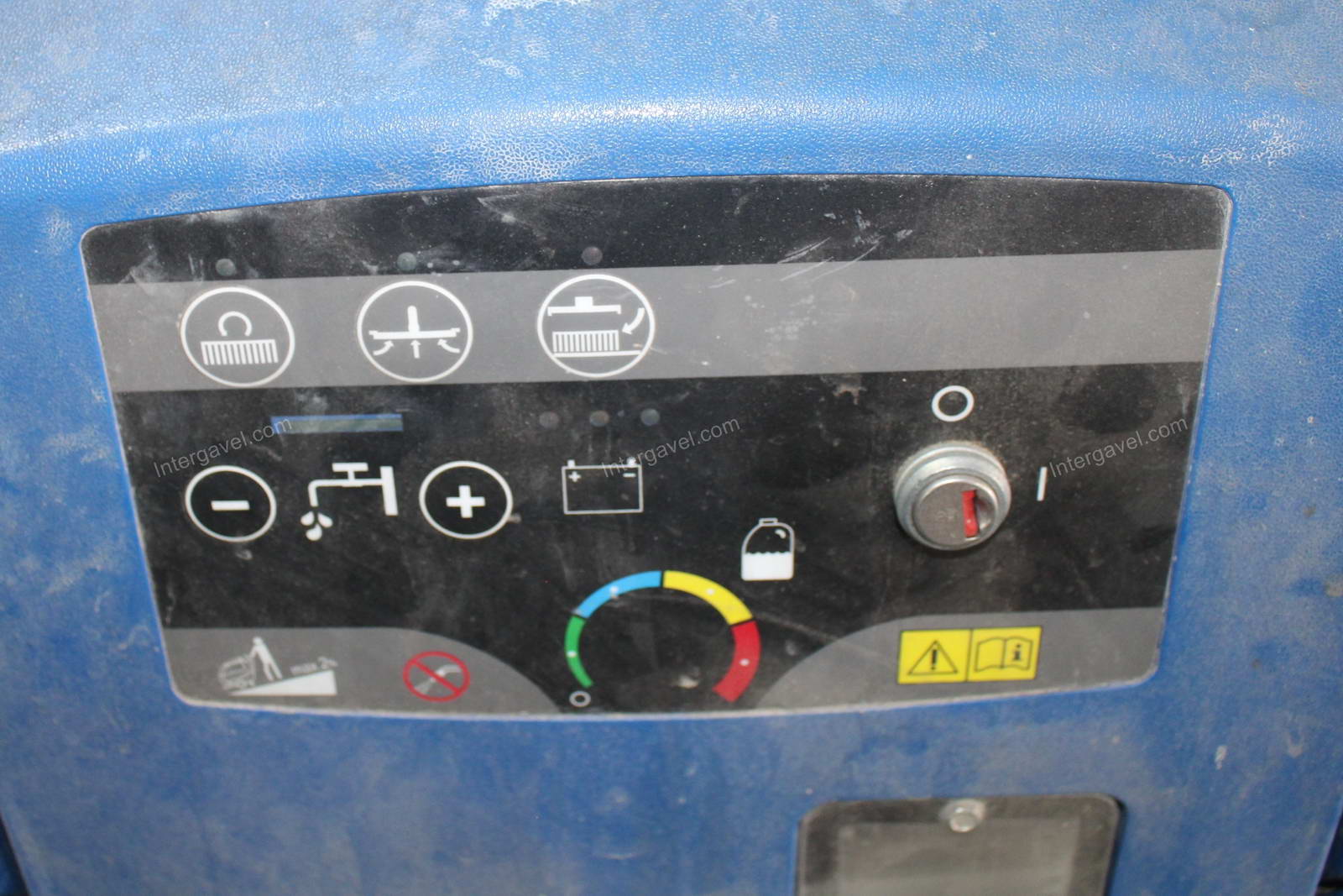 Padlósúroló gép 5