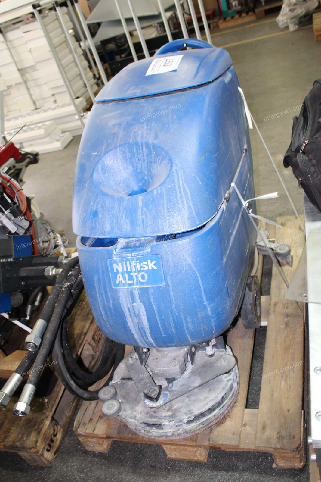 Padlósúroló gép 7