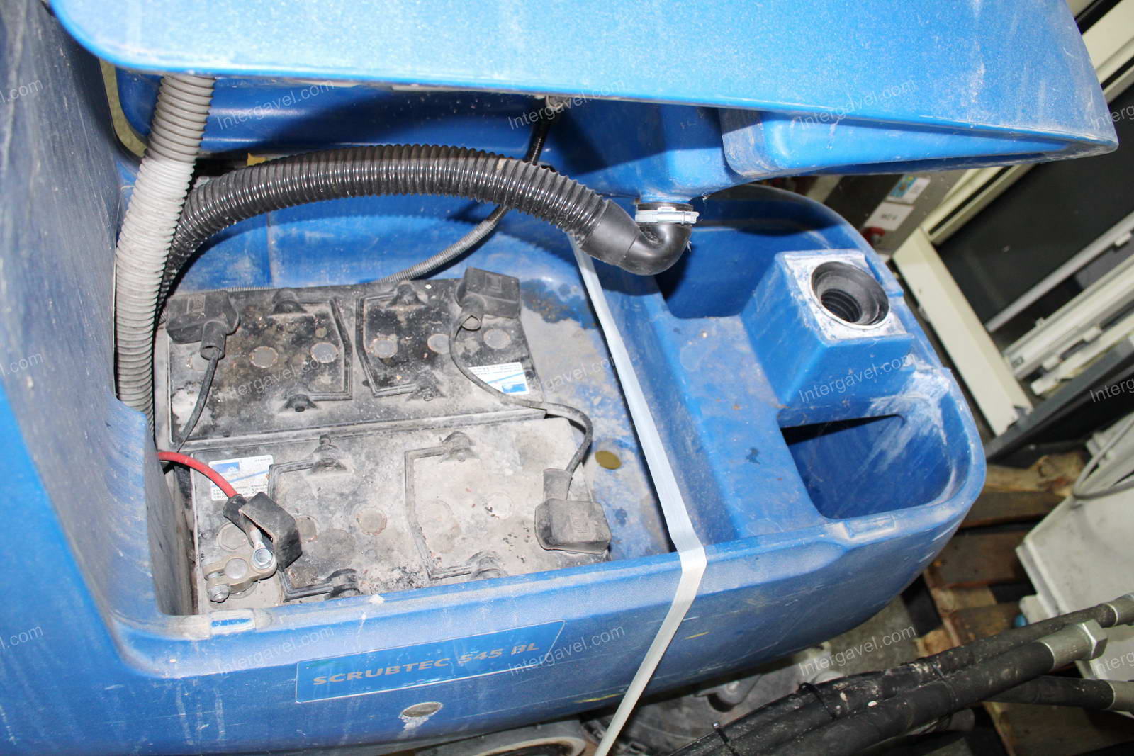 Padlósúroló gép 9