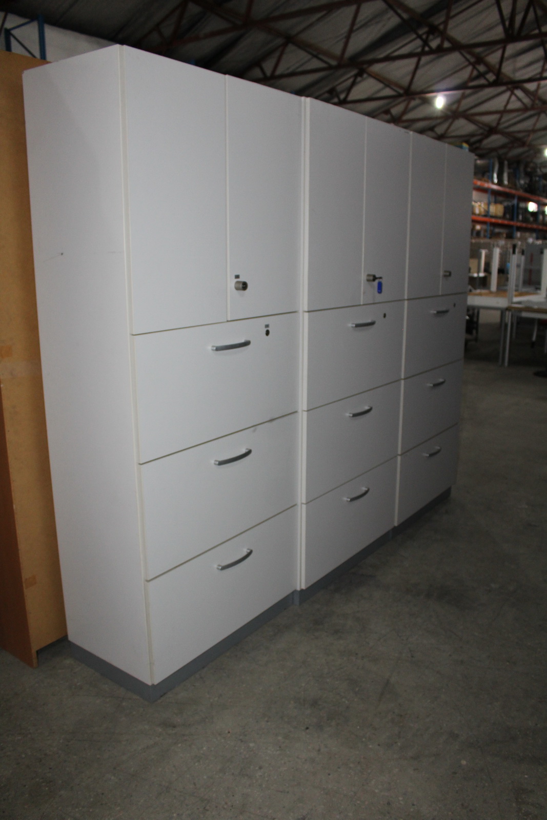 Szekrény (szürke) 2