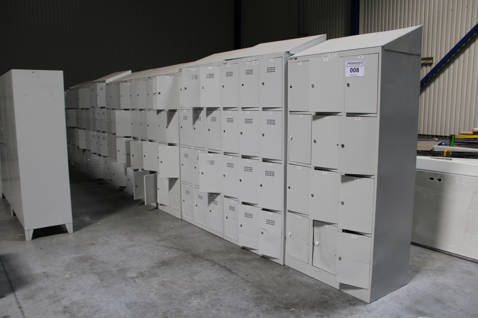 Öltözőszekrény és értékmegőrző szekrények