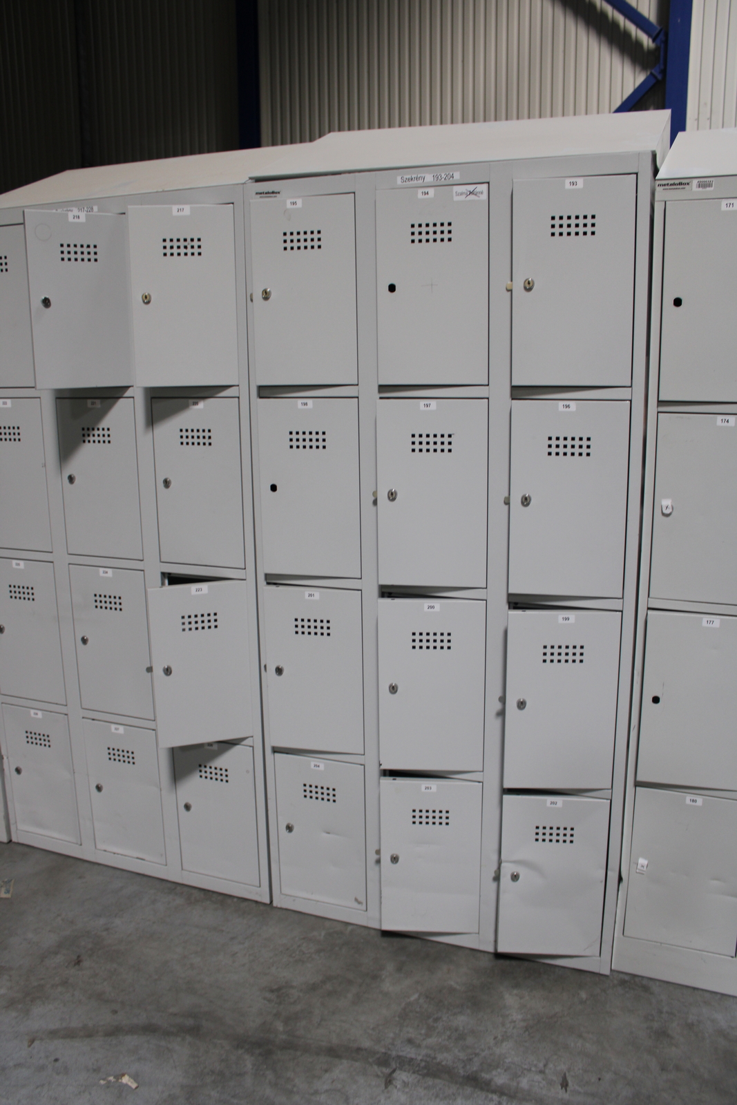 Öltözőszekrény és értékmegőrző szekrények 3