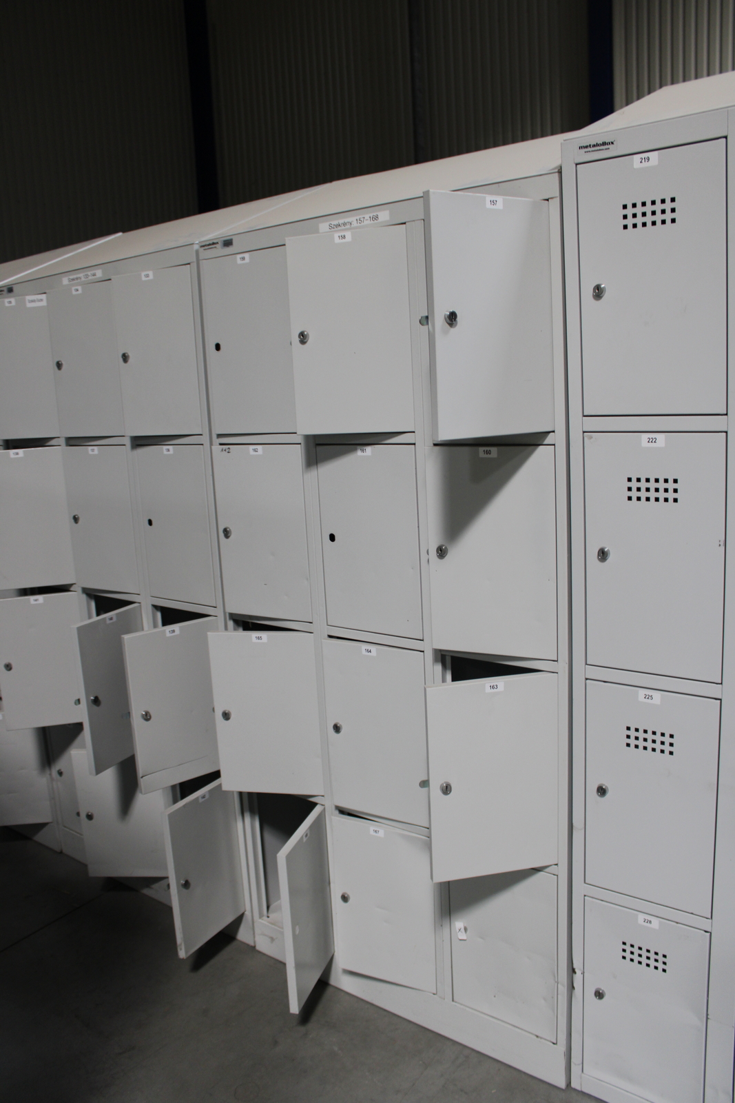 Öltözőszekrény és értékmegőrző szekrények 4