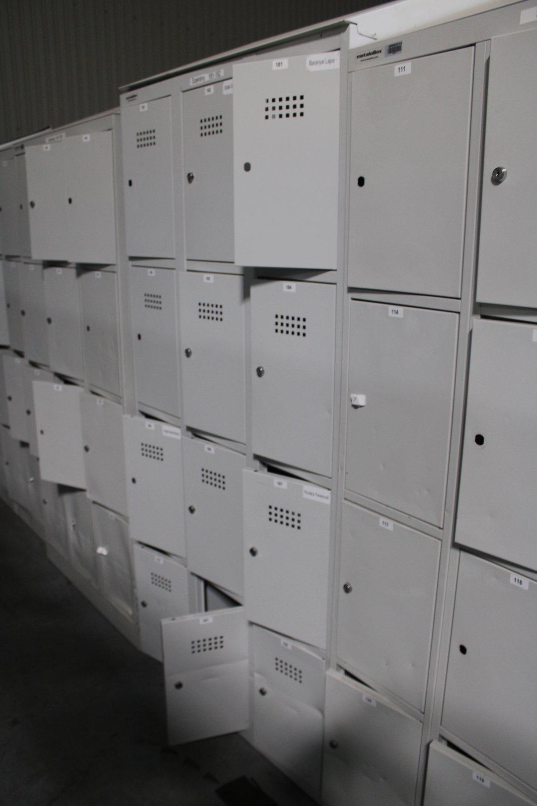 Öltözőszekrény és értékmegőrző szekrények 7