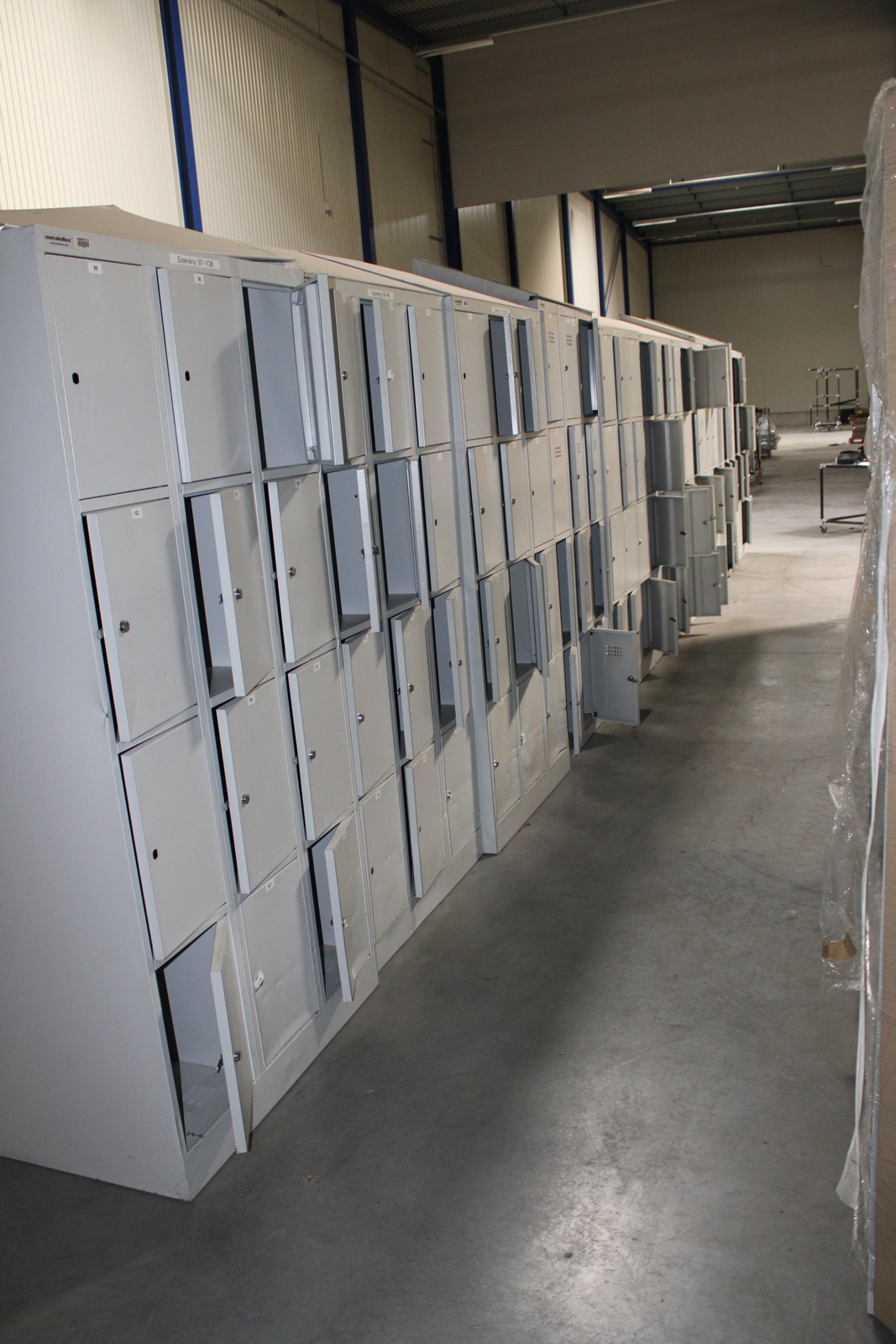 Öltözőszekrény és értékmegőrző szekrények 9