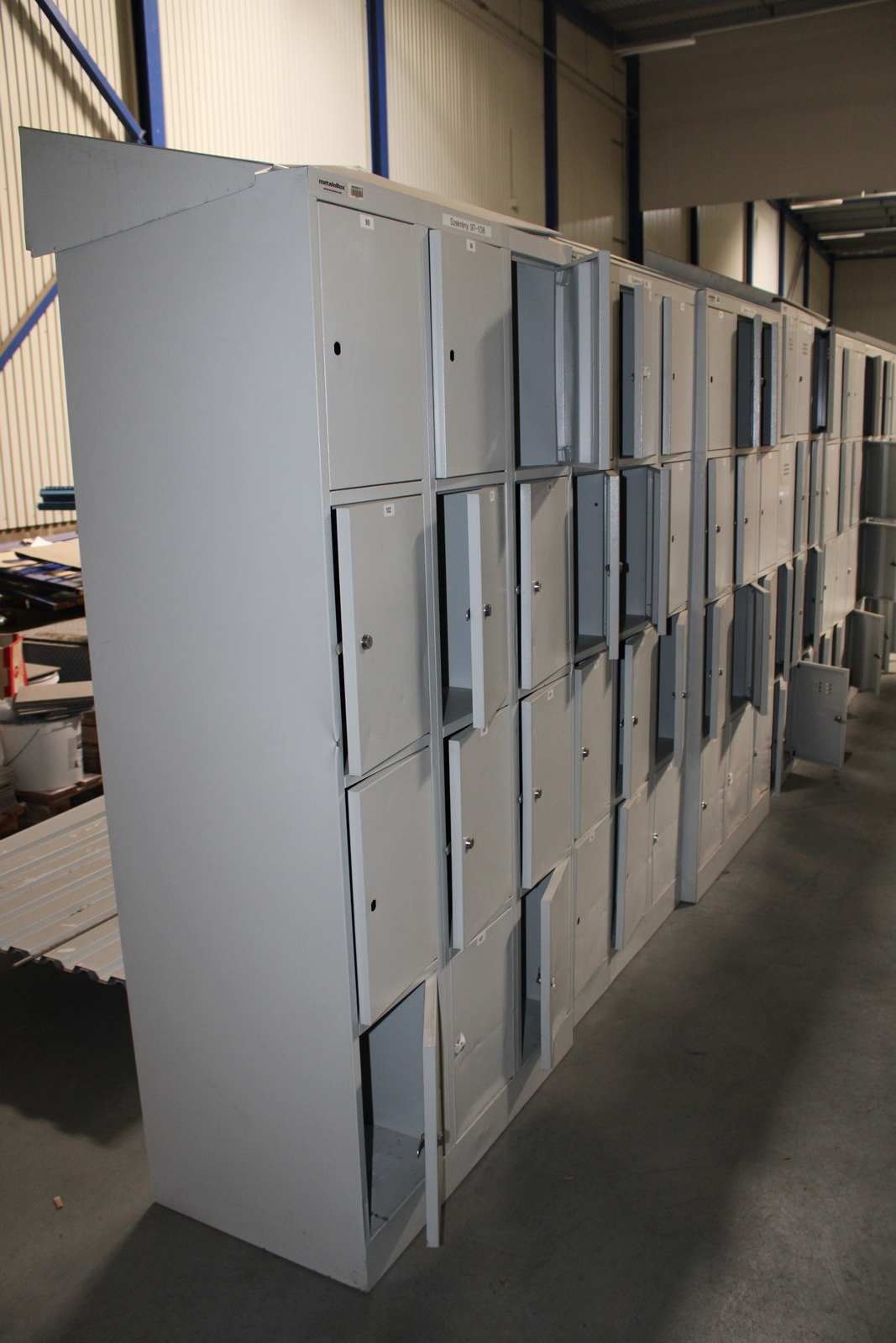 Öltözőszekrény és értékmegőrző szekrények 10