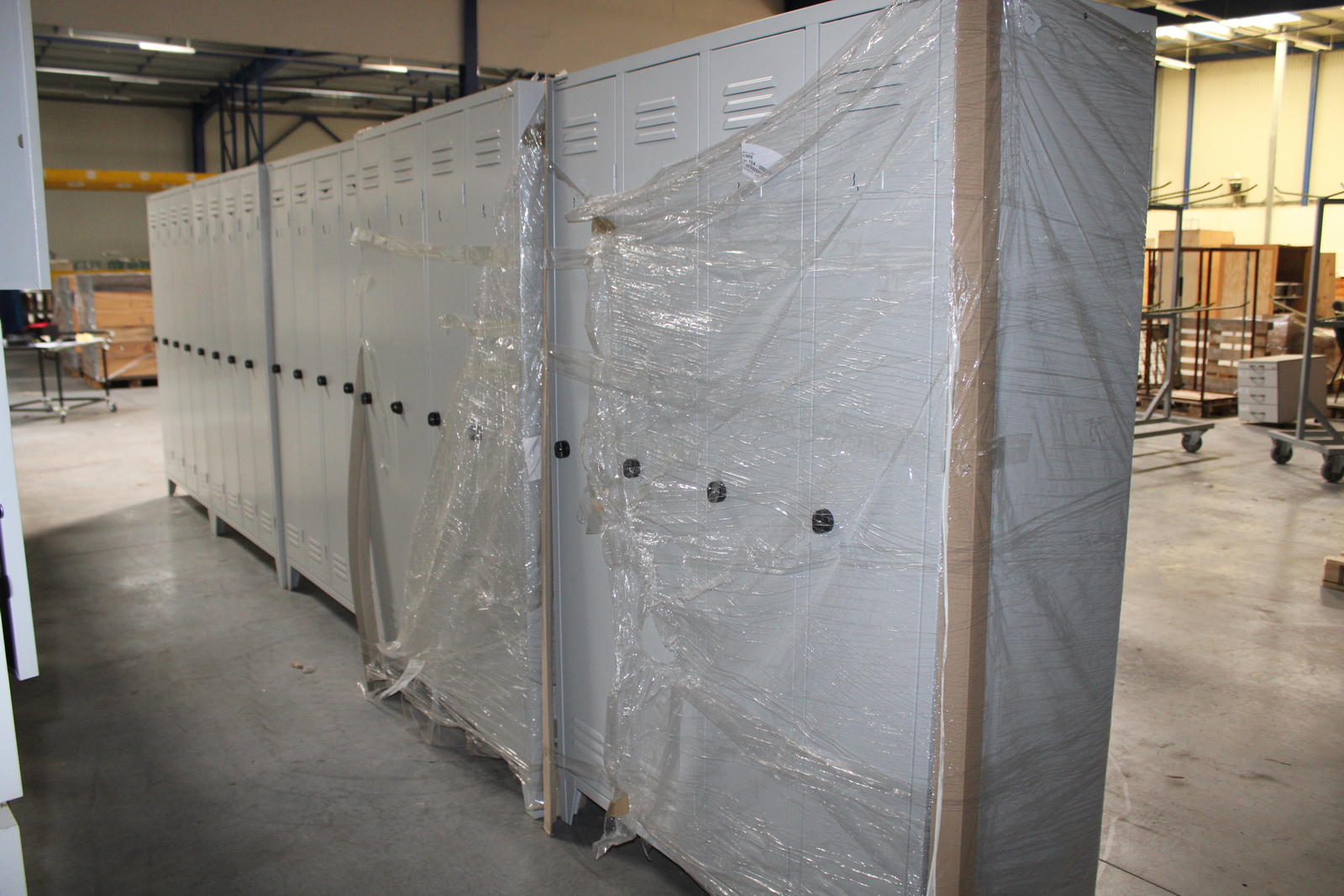 Öltözőszekrény és értékmegőrző szekrények 13