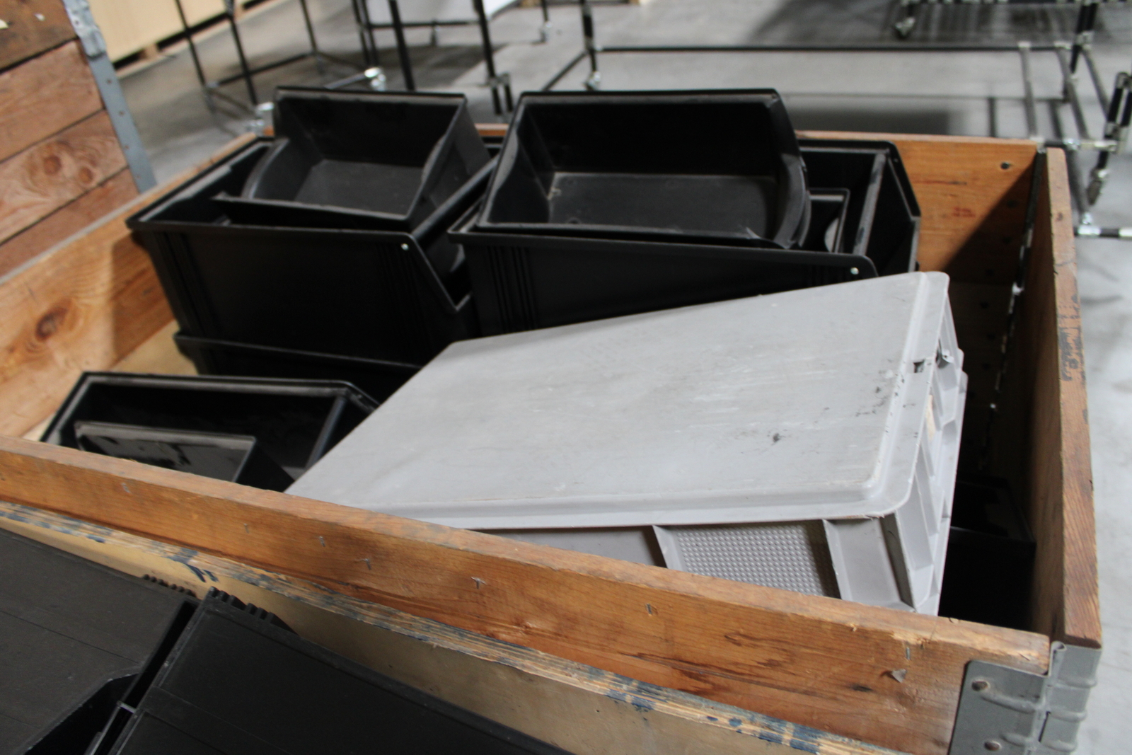 Vegyes tárolóboxok és láda 5