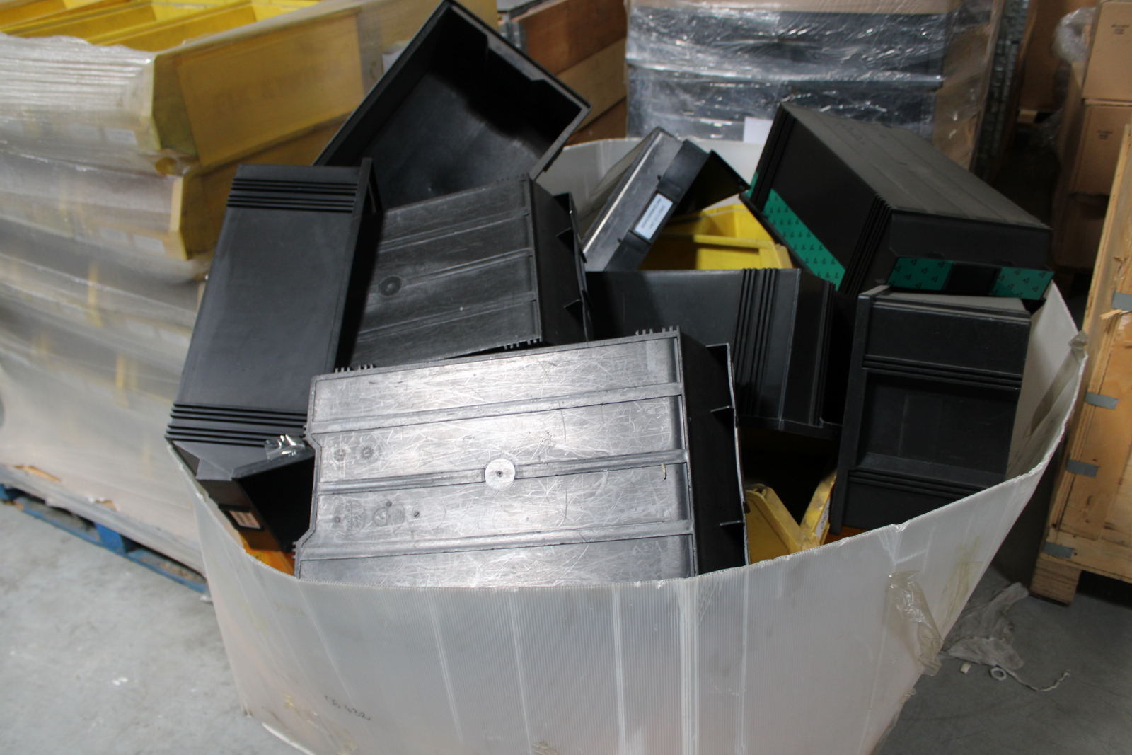 Vegyes tárolóboxok és láda 8