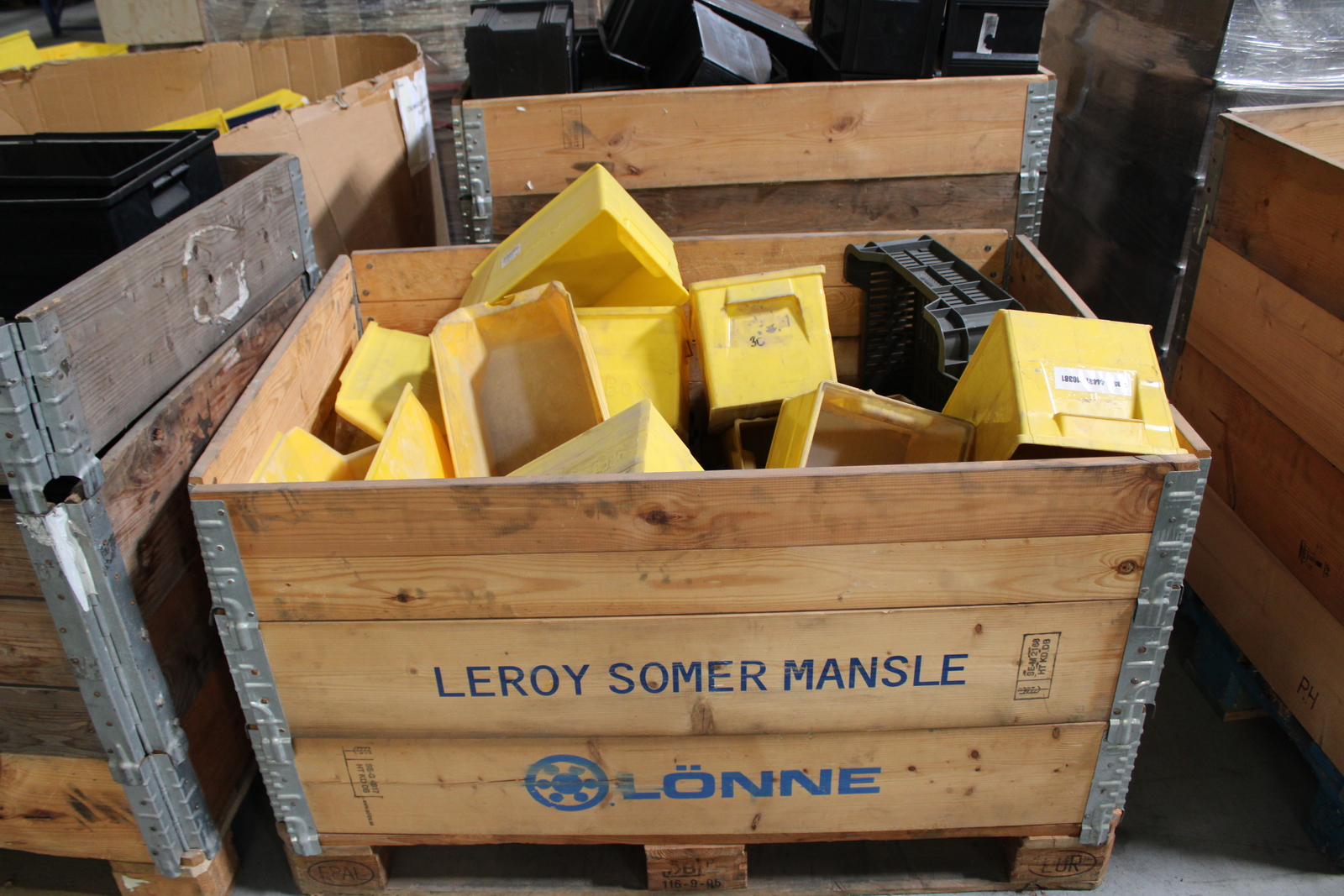 Vegyes tárolóboxok és láda 11