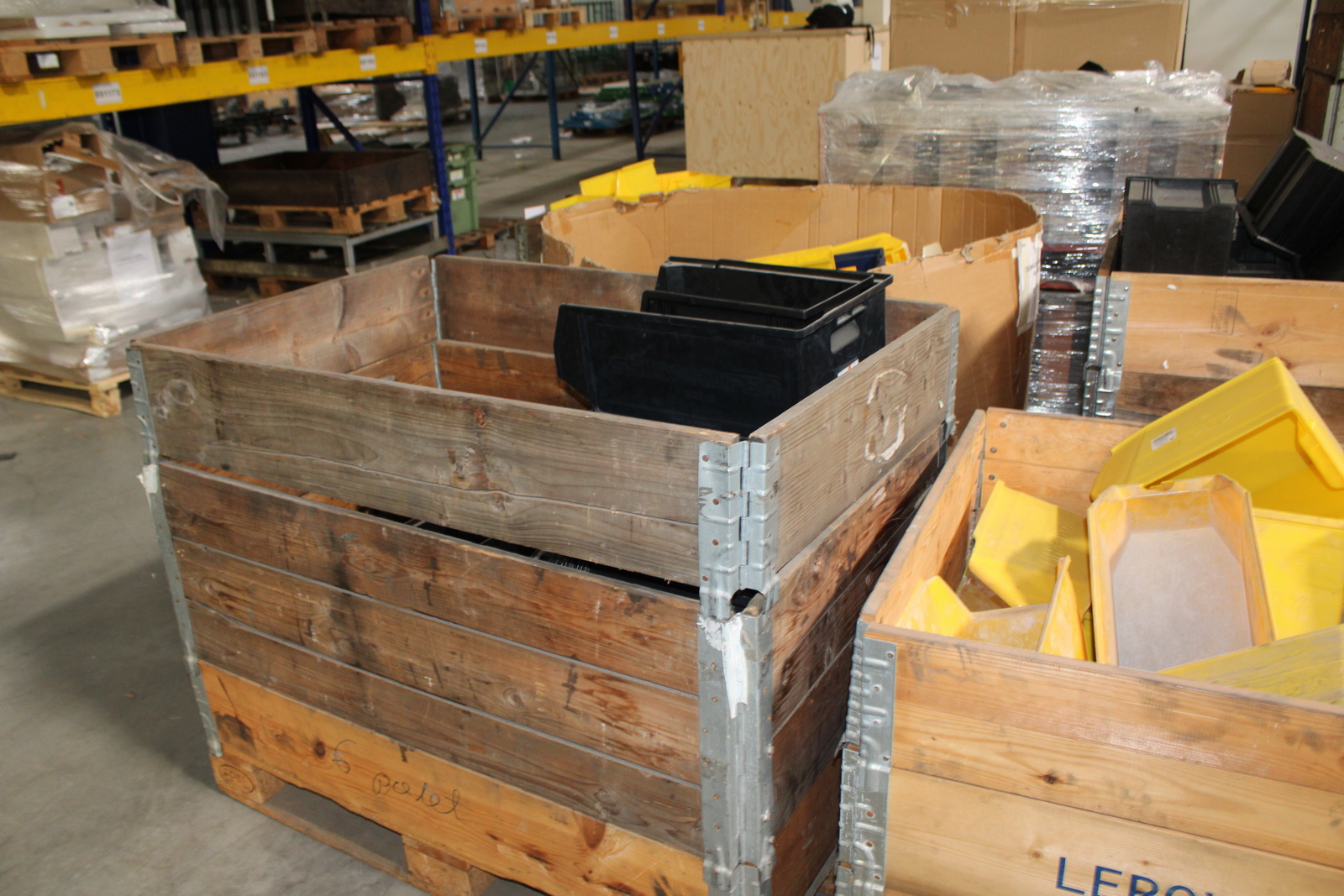 Vegyes tárolóboxok és láda 12