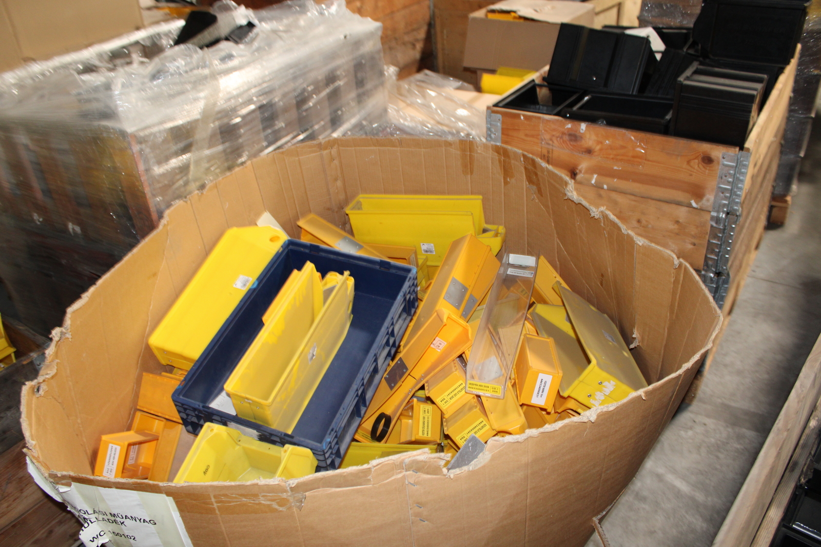 Vegyes tárolóboxok és láda 14