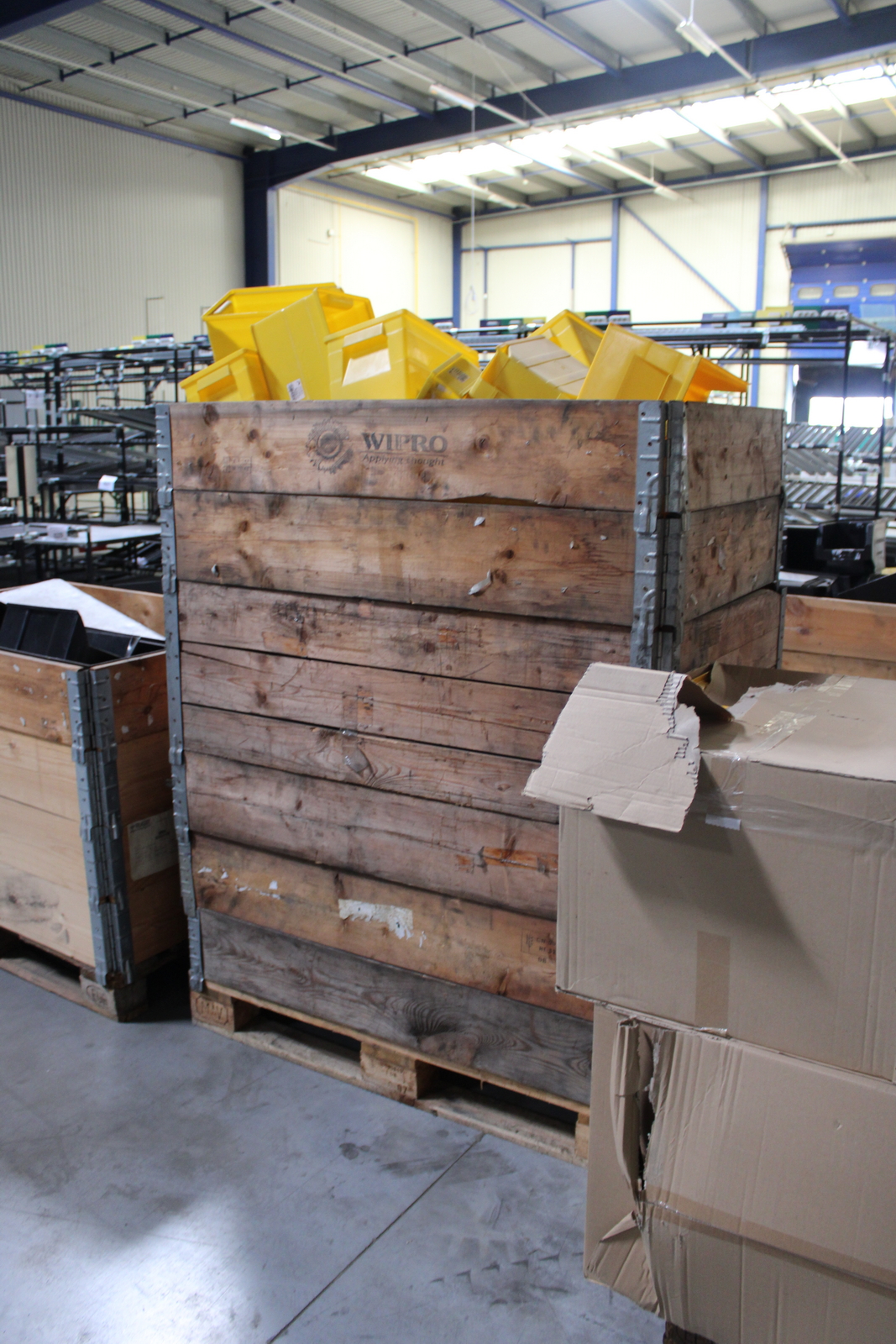 Vegyes tárolóboxok és láda 18