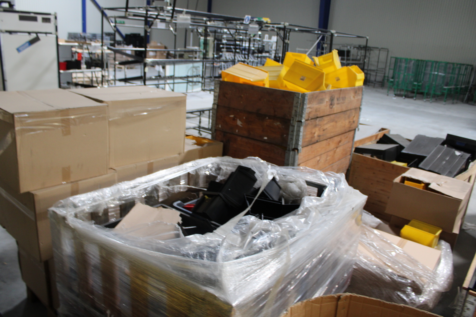 Vegyes tárolóboxok és láda 22