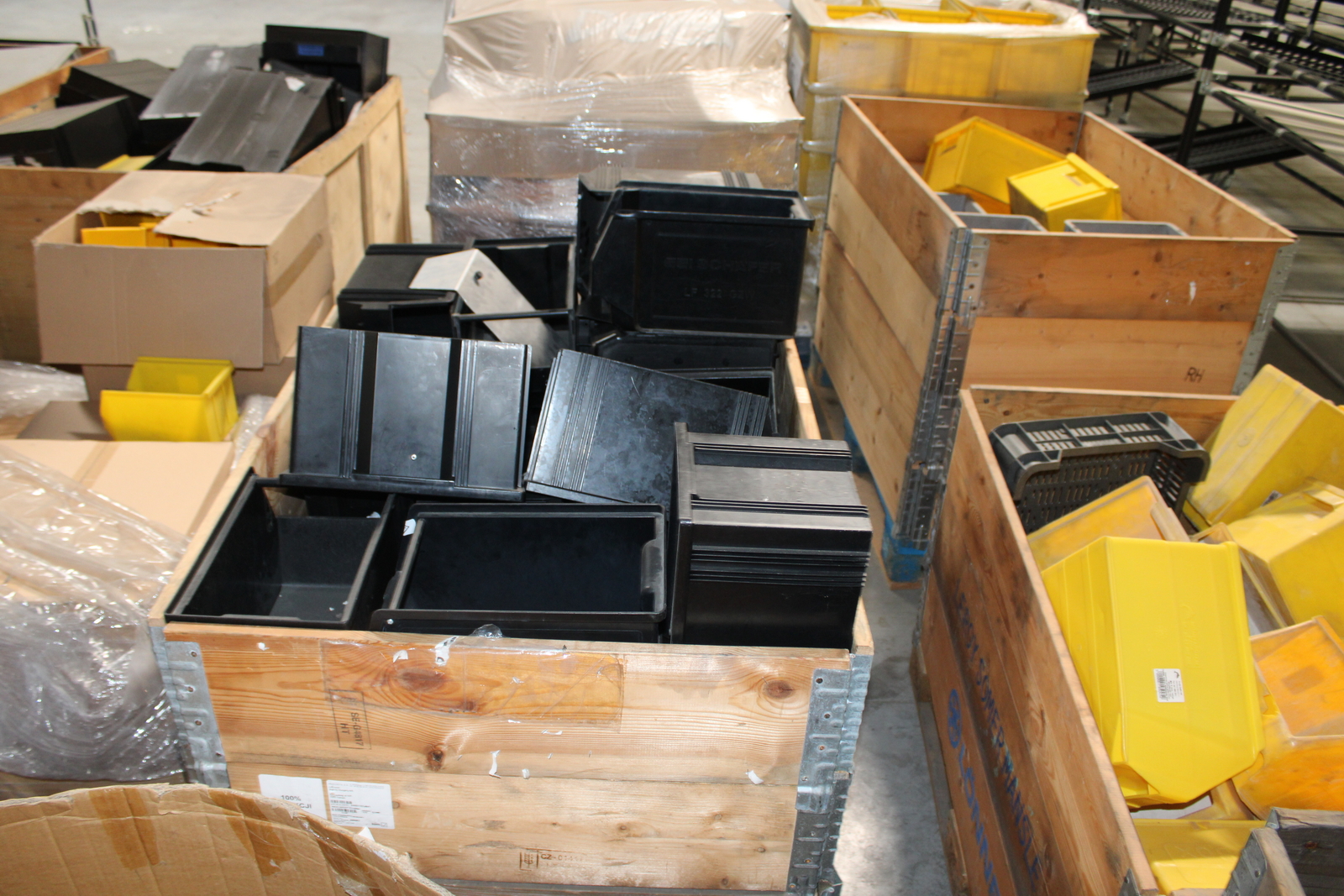 Vegyes tárolóboxok és láda 25