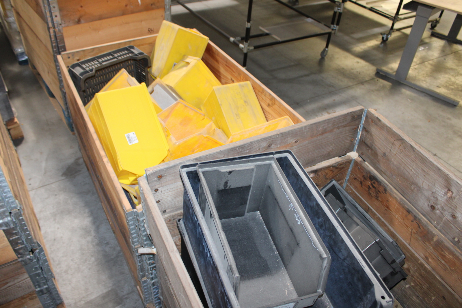 Vegyes tárolóboxok és láda 26