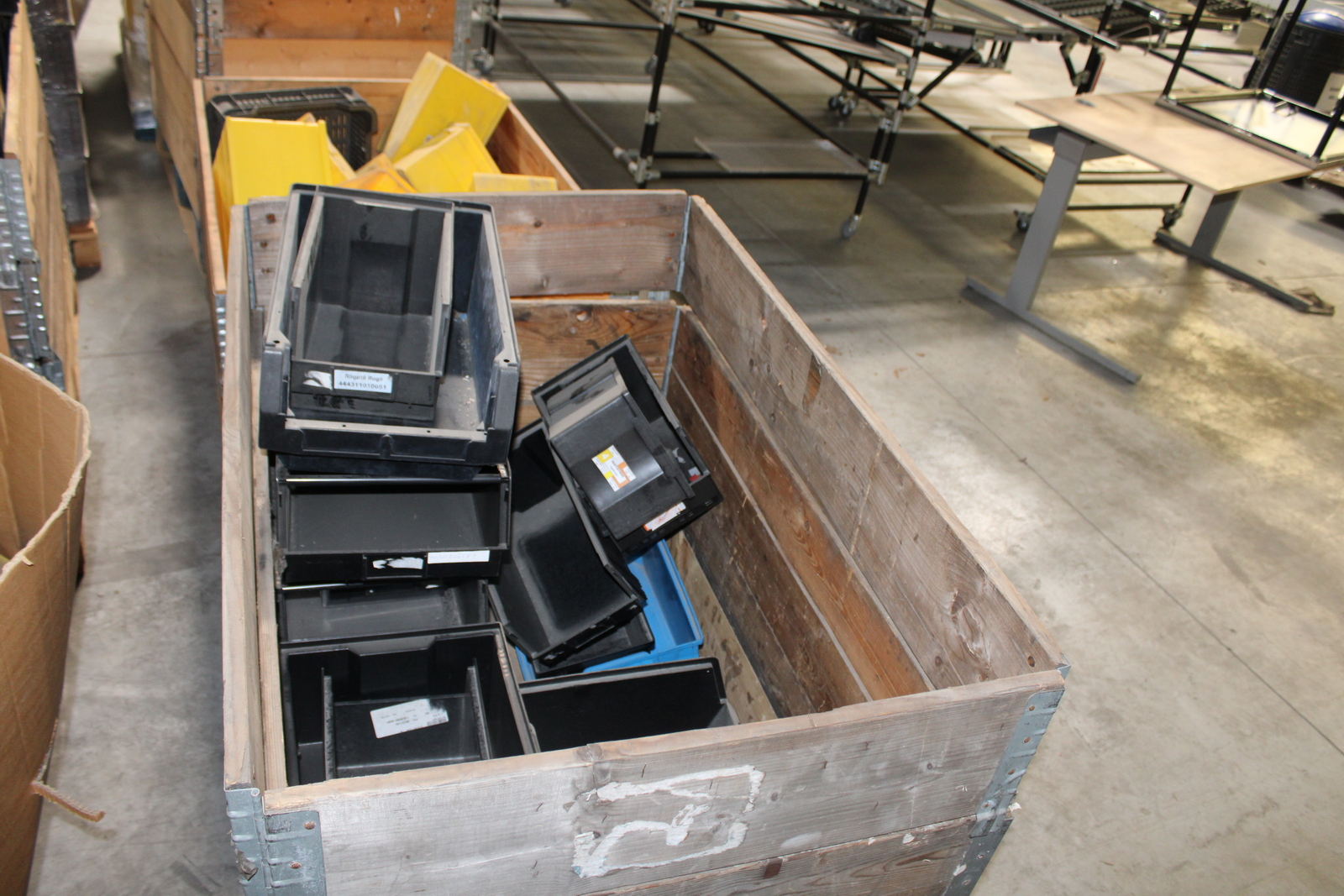 Vegyes tárolóboxok és láda 28