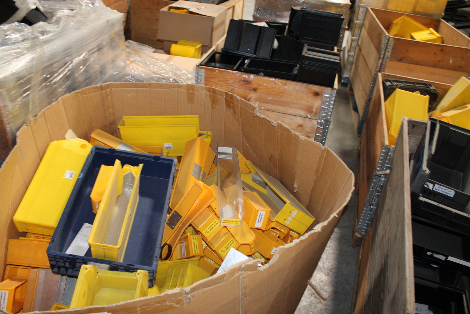 Vegyes tárolóboxok és láda 29