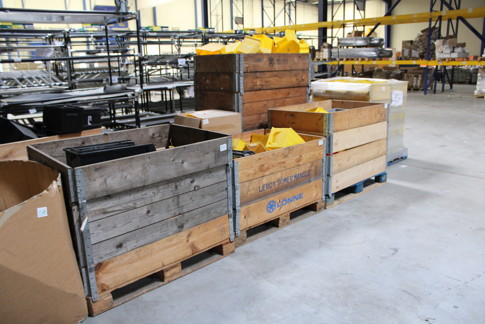 Vegyes tárolóboxok és láda 33