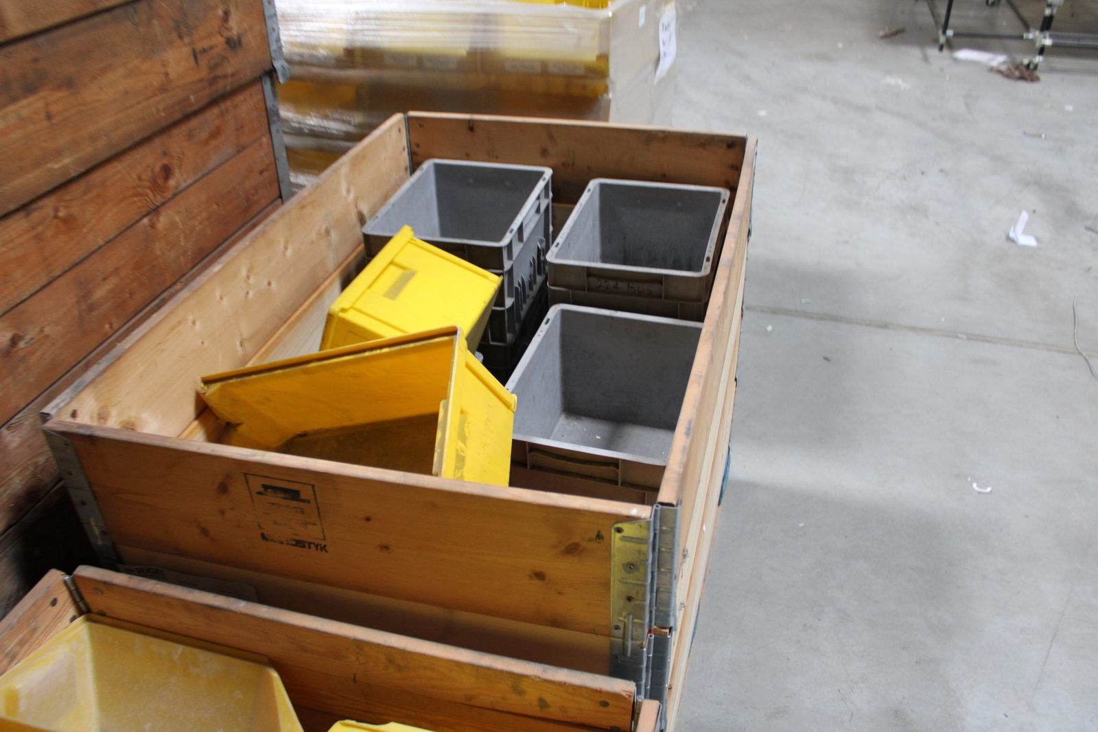 Vegyes tárolóboxok és láda 35