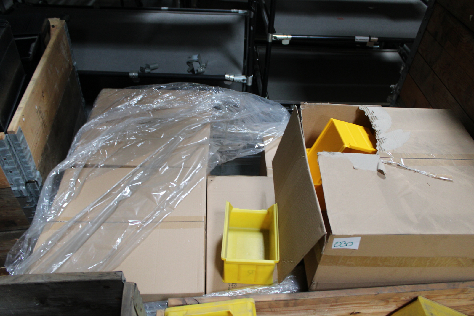 Vegyes tárolóboxok és láda 36