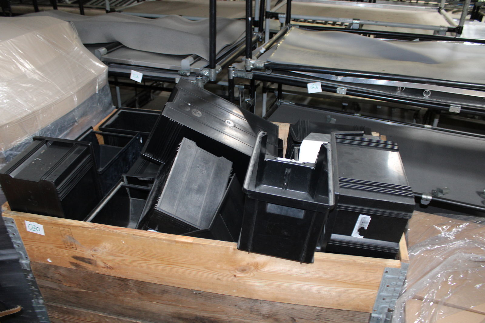 Vegyes tárolóboxok és láda 37