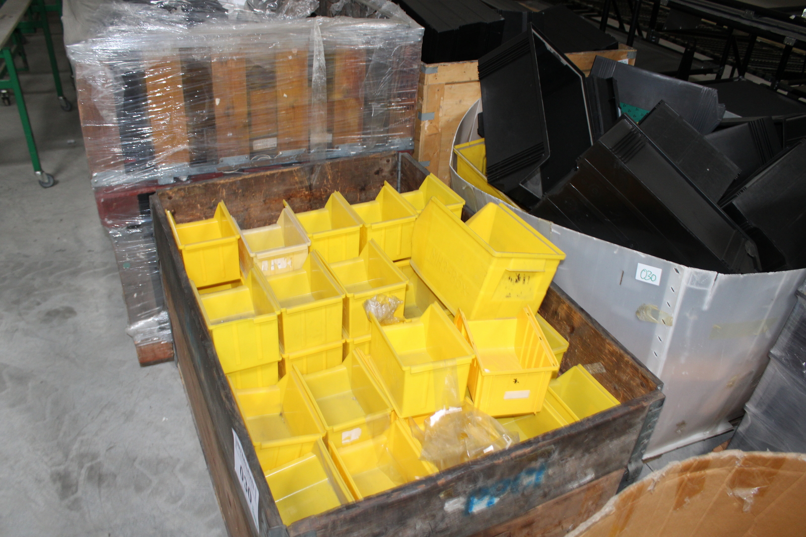 Vegyes tárolóboxok és láda 39