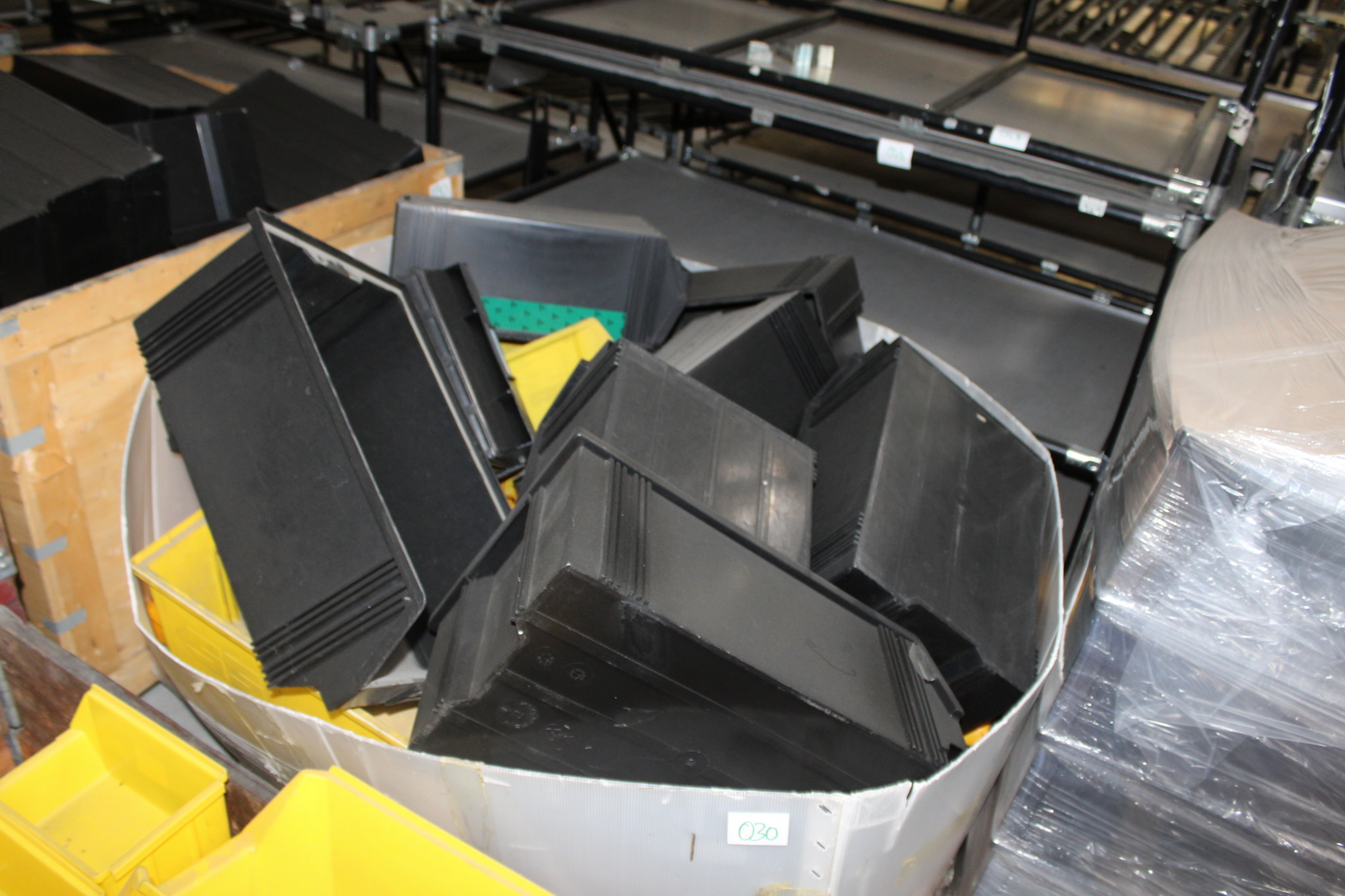 Vegyes tárolóboxok és láda 40