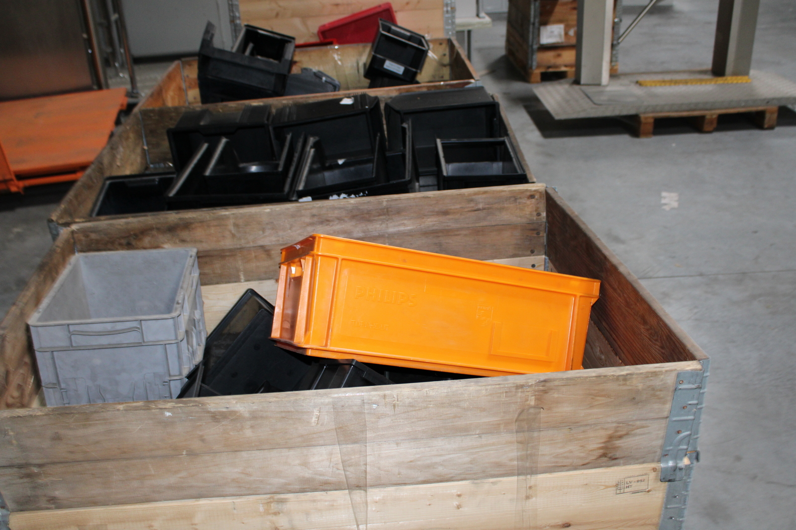 Vegyes tárolóboxok és láda 4