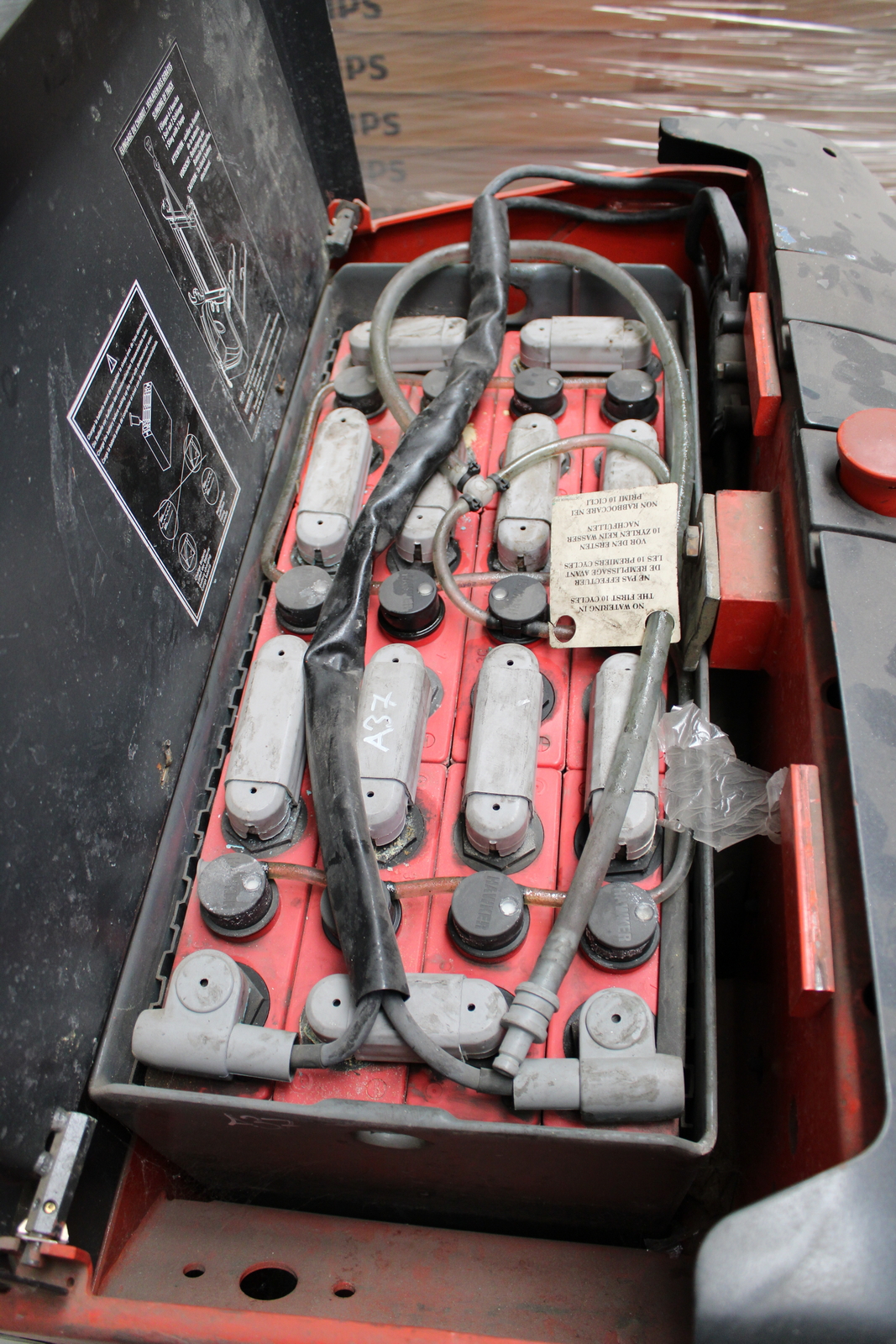 Magasemelésű targonca 8