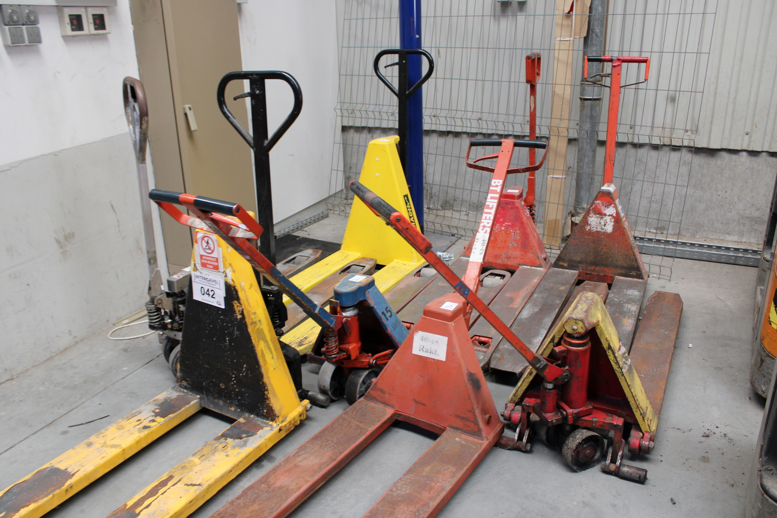 Kézi hidraulikus raklapemelő