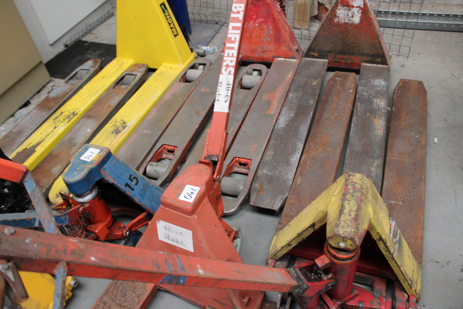 Kézi hidraulikus raklapemelő 2