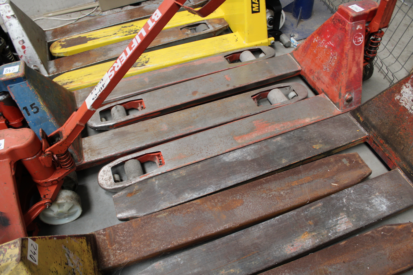 Kézi hidraulikus raklapemelő 6