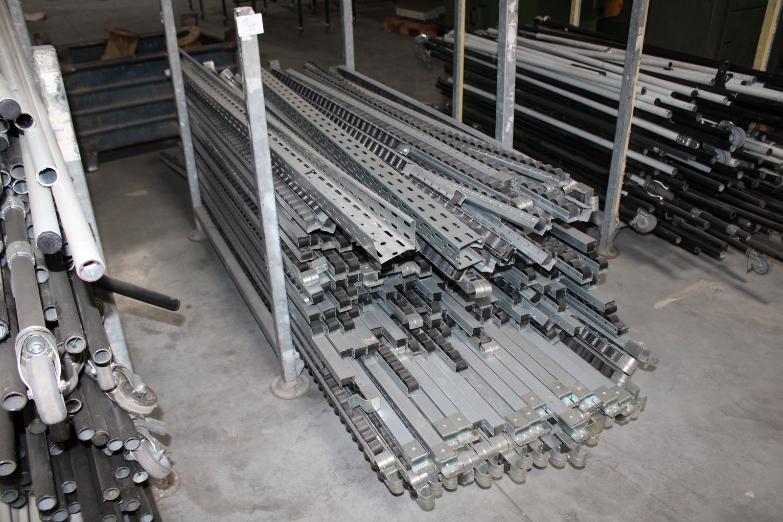 Vegyes görgősorok, csövek ( szerelőállomás elemei) 4