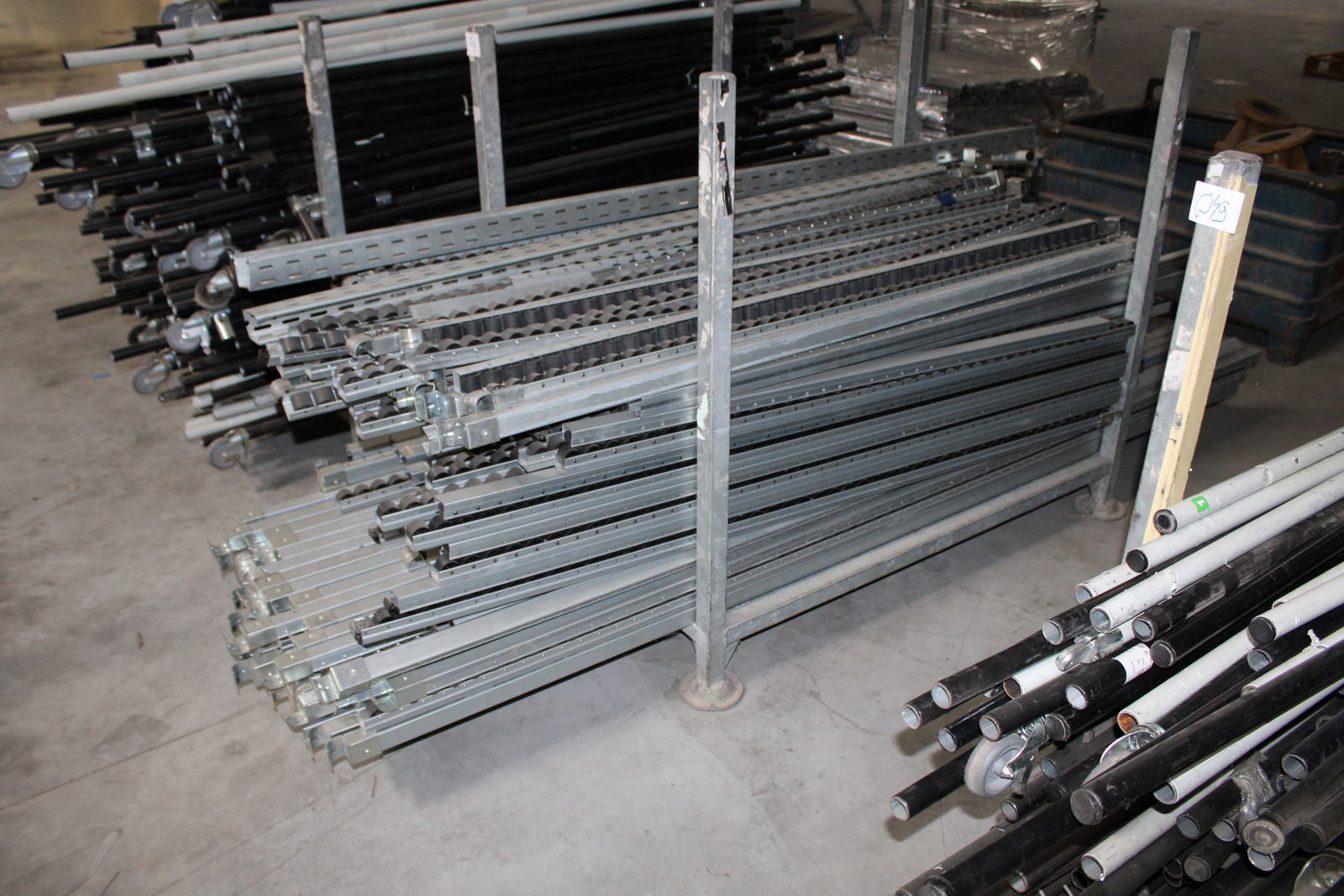 Vegyes görgősorok, csövek ( szerelőállomás elemei) 5