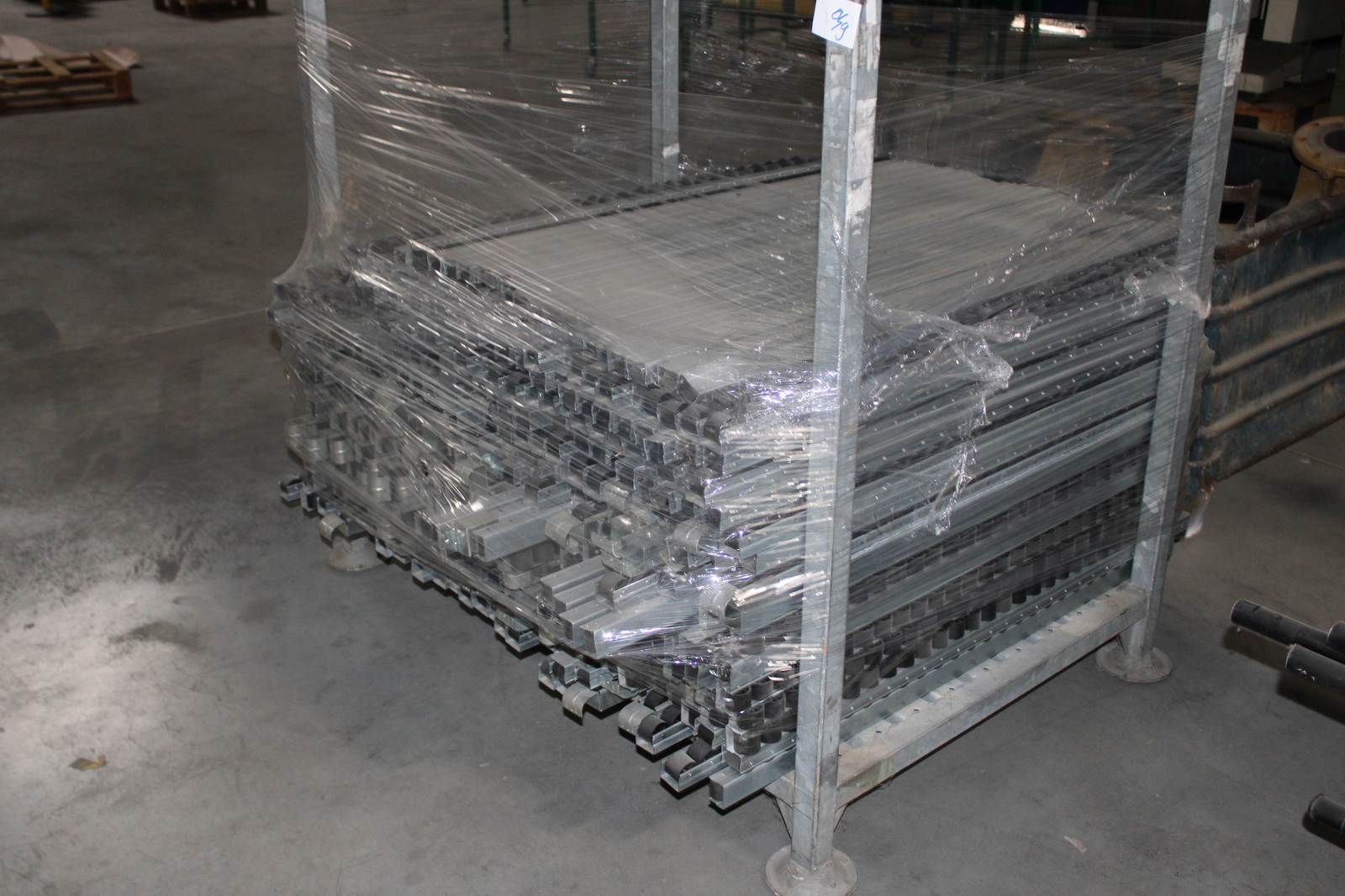 Vegyes görgősorok, csövek ( szerelőállomás elemei) 10