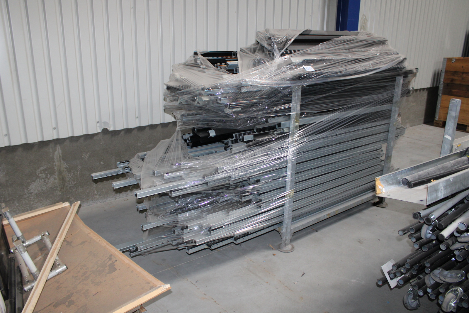 Vegyes görgősorok, csövek ( szerelőállomás elemei) 15